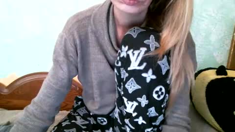 Snapshot of dennisxcarol chatting on October 19, 7:43 am DennisXCarol online show from October 19, 7:43 am