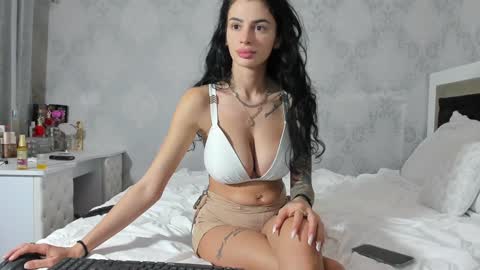 Mia online show from December 6, 12:34 am