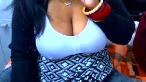 Snapshot of desi_punjabn chatting on December 21, 3:47 am simran online show from December 21, 3:47 am