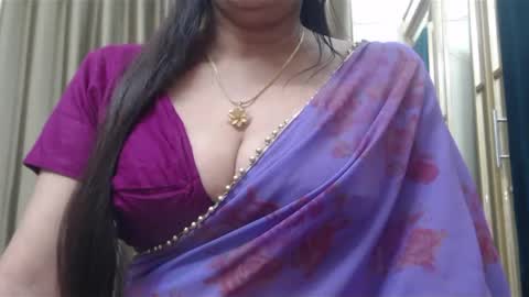 Snapshot of desimaisa130 chatting on December 11, 5:14 pm Maisa online show from December 11, 5:14 pm