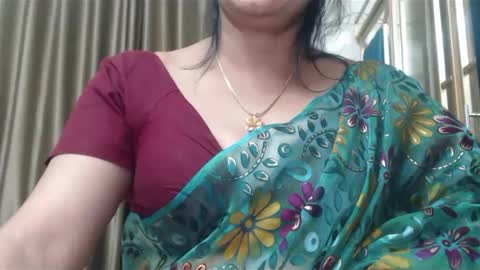 Snapshot of desimaisa130 chatting on January 23, 4:27 pm Maisa online show from January 23, 4:27 pm