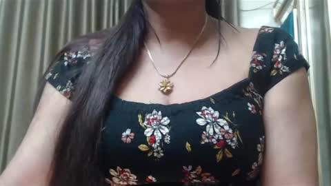 Snapshot of desimaisa130 chatting on December 21, 4:14 pm Maisa online show from December 21, 4:14 pm