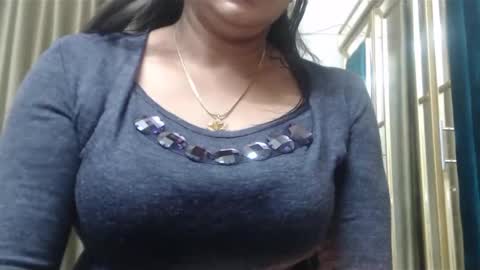 Snapshot of desimaisa130 chatting on February 13, 4:07 pm Maisa online show from February 13, 4:07 pm