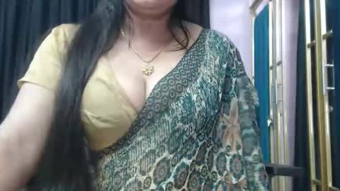 Snapshot of desimaisa130 chatting on October 17, 5:27 pm Maisa online show from October 17, 5:27 pm