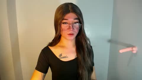 LORINE online show from December 23, 2:17 pm