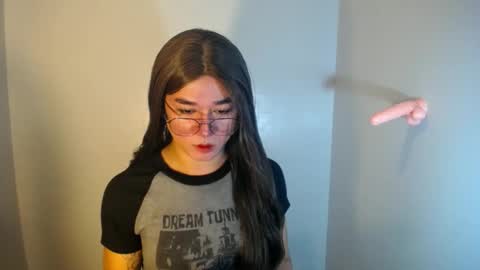 LORINE online show from January 2, 1:40 pm