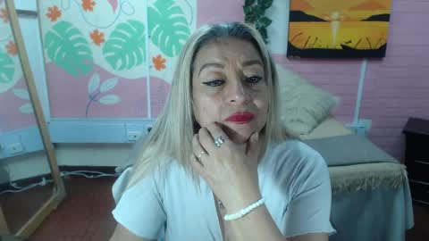 Snapshot of desire_latin chatting on September 19, 8:19 pm VALERIA online show from September 19, 8:19 pm