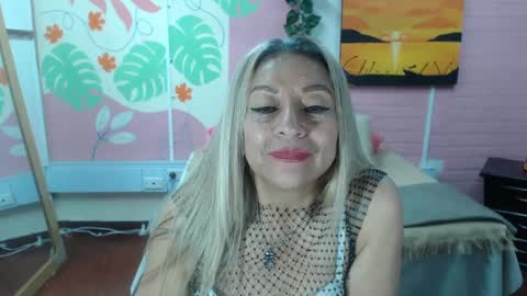 Snapshot of desire_latin chatting on September 25, 9:23 pm VALERIA online show from September 25, 9:23 pm