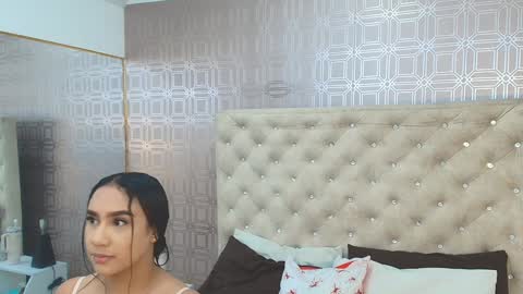 Snapshot of desire_sara chatting on January 16, 12:20 pm Sara Desire online show from January 16, 12:20 pm