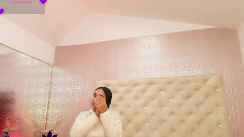 Snapshot of desire_sara chatting on January 15, 12:25 pm Sara Desire online show from January 15, 12:25 pm