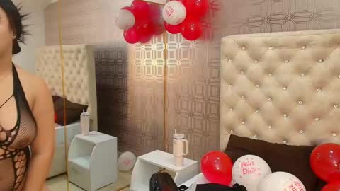 Snapshot of desire_sara chatting on February 11, 12:47 pm Sara Desire online show from February 11, 12:47 pm