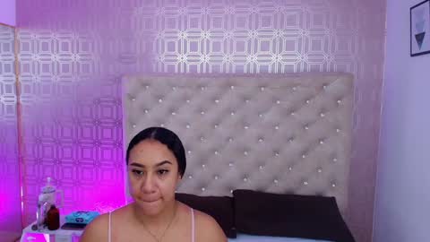 Snapshot of desire_sara chatting on February 3, 12:25 pm Sara Desire online show from February 3, 12:25 pm