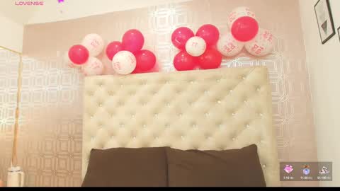 Snapshot of desire_sara chatting on February 16, 12:32 pm Sara Desire online show from February 16, 12:32 pm