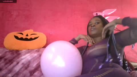 Snapshot of desireeafterdark chatting on February 7, 10:40 am desireeafterdark online show from February 7, 10:40 am