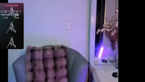 Snapshot of destinnemil chatting on January 21, 12:18 pm Destinne Mill online show from January 21, 12:18 pm