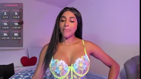 Snapshot of destinnemil chatting on January 24, 11:15 am Destinne Mill online show from January 24, 11:15 am