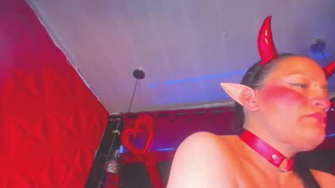 Snapshot of devil_taylorx chatting on October 10, 6:13 pm devil_taylorx online show from October 10, 6:13 pm