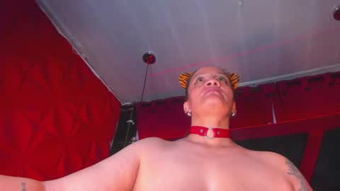 Snapshot of devil_taylorx chatting on September 18, 5:22 pm devil_taylorx online show from September 18, 5:22 pm