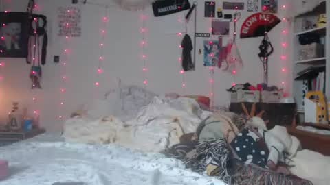 Snapshot of devilg1rl chatting on January 27, 5:25 am poutyangel online show from January 27, 5:25 am