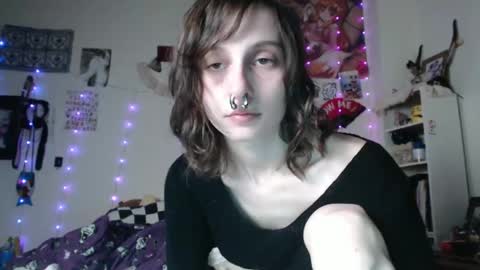 Snapshot of devilg1rl chatting on February 28, 3:48 am poutyangel online show from February 28, 3:48 am