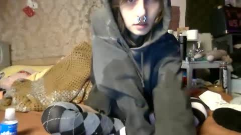 Snapshot of devilg1rl chatting on February 5, 10:33 pm poutyangel online show from February 5, 10:33 pm