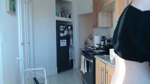 Snapshot of devilg1rl chatting on February 23, 12:26 am poutyangel online show from February 23, 12:26 am