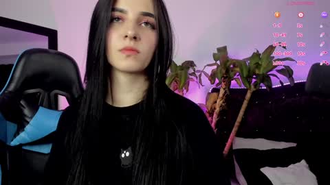 Snapshot of devlin_violet__ chatting on January 17, 6:15 am PaulaInsta paulacastellanos 1Pvt open online show from January 17, 6:15 am