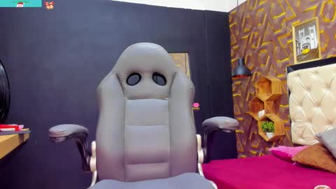 Madisson online show from December 30, 8:15 pm