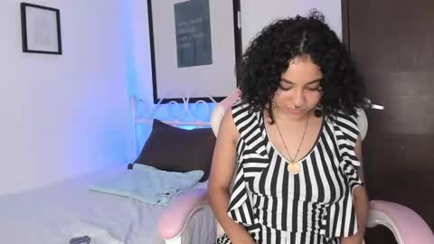 Snapshot of dhalila_ chatting on February 11, 2:25 am d h a l i l a online show from February 11, 2:25 am