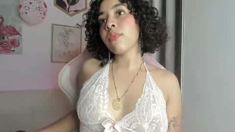 Snapshot of dhalila_ chatting on February 14, 1:13 am d h a l i l a online show from February 14, 1:13 am