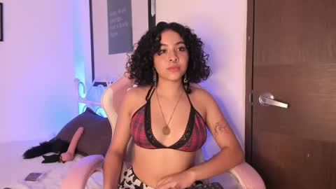 Snapshot of dhalila_ chatting on February 12, 1:41 am d h a l i l a online show from February 12, 1:41 am
