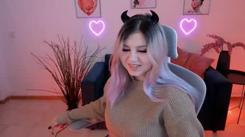 Snapshot of diaangell chatting on February 10, 1:22 pm Dia online show from February 10, 1:22 pm