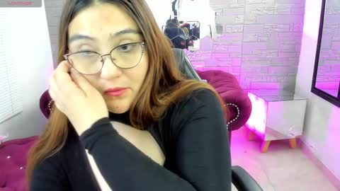 Snapshot of diamondfox_m chatting on October 14, 12:41 pm Your Diamond online show from October 14, 12:41 pm