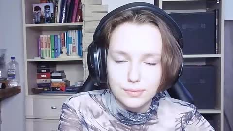 diana_back3 online show from October 26, 6:20 am