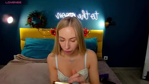 Snapshot of diana_garrett chatting on December 16, 8:52 am Diana online show from December 16, 8:52 am