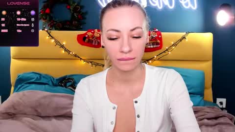 Snapshot of diana_garrett chatting on December 2, 7:10 am Diana online show from December 2, 7:10 am
