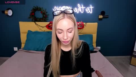 Snapshot of diana_garrett chatting on December 13, 8:54 am Diana online show from December 13, 8:54 am
