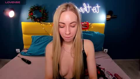 Snapshot of diana_garrett chatting on December 15, 9:03 am Diana online show from December 15, 9:03 am