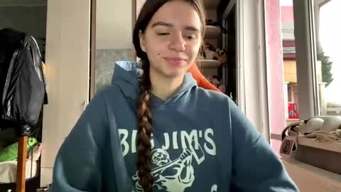 Leila online show from December 2, 9:22 am