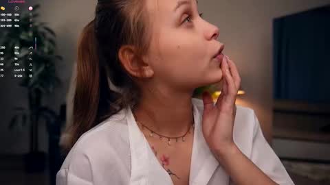 Snapshot of dierafauxa chatting on October 2, 6:57 pm Elwyna online show from October 2, 6:57 pm