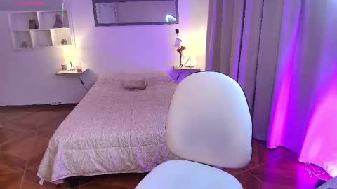 Dina  online show from February 17, 9:58 pm