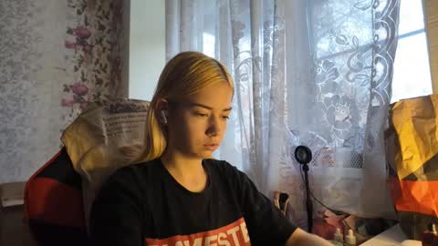 dinorahmroczkowski online show from October 18, 9:34 am