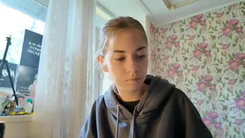 dinorahmroczkowski online show from September 19, 8:35 am