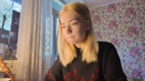 dinorahmroczkowski online show from September 24, 8:13 am