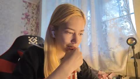 dinorahmroczkowski online show from October 22, 7:46 am