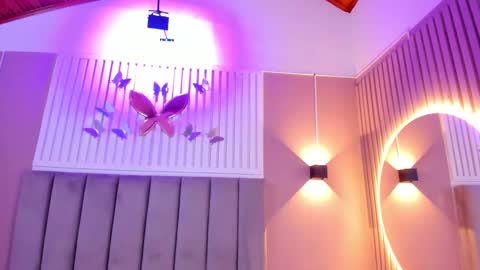 Snapshot of diosa_cristal chatting on February 19, 3:06 am Cristal online show from February 19, 3:06 am