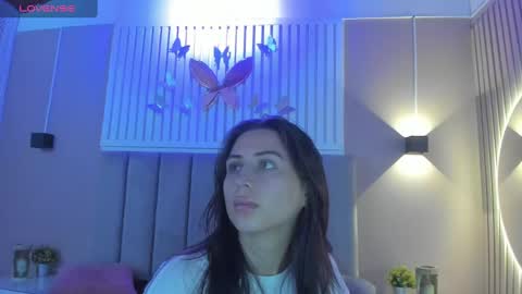Snapshot of diosa_cristal chatting on March 9, 3:22 am Cristal online show from March 9, 3:22 am