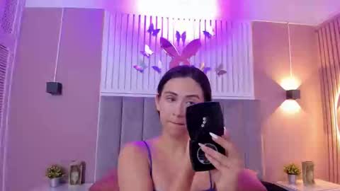 Snapshot of diosa_cristal chatting on December 4, 3:15 am Cristal online show from December 4, 3:15 am