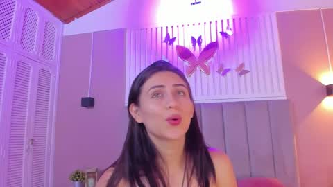 Snapshot of diosa_cristal chatting on February 11, 3:18 am Cristal online show from February 11, 3:18 am