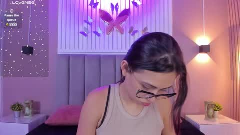 Snapshot of diosa_cristal chatting on February 4, 3:33 am Cristal online show from February 4, 3:33 am